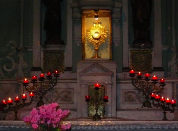 Un quart d’heure devant le Saint-Sacrement - Par le Père Florian Racine Stj_adoration_saint_sacrement