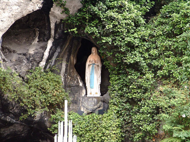 Le Chapelet de Lourdes!! - Page 4 Vierge_lourdes
