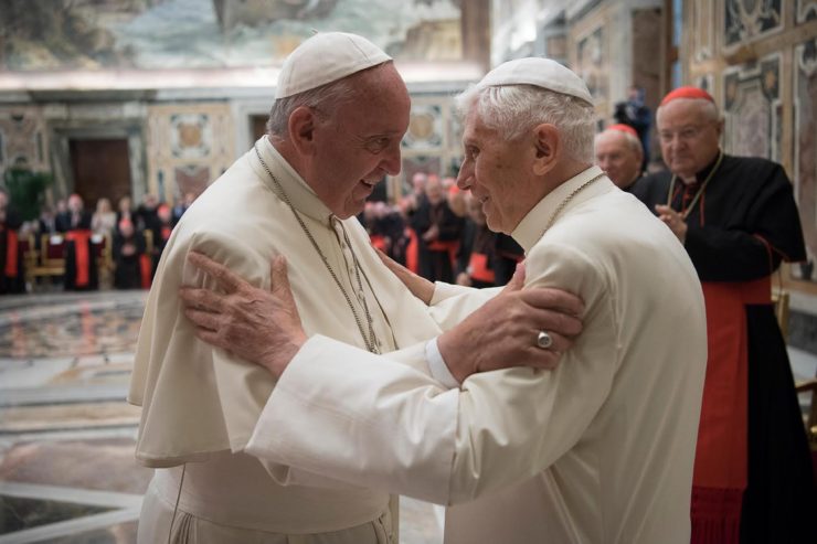 Lettre d’information du 24 novembre 2019.  À propos du soutien de Vassula Rydén au Pape François 2-papes