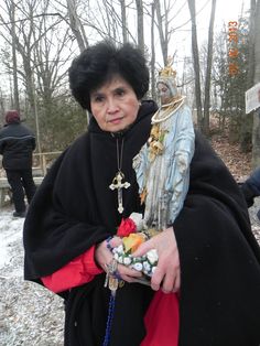 Messages de Jésus et Marie reçus par Dory TAN à Marmora (Canada) Dory-tan-blessed-mother-statue-of