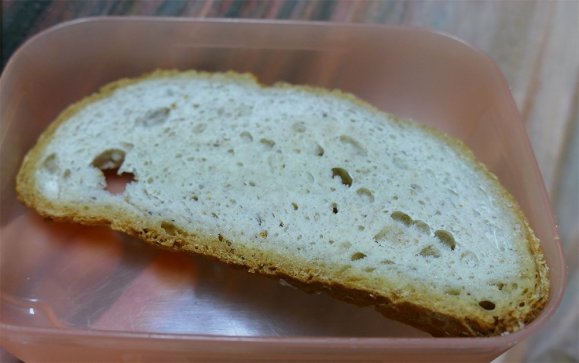 pain dans un contenant